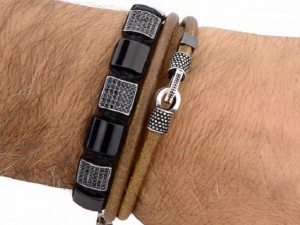 Gümüş Deri Bileklik Modellerinde Şıklık Yarışı